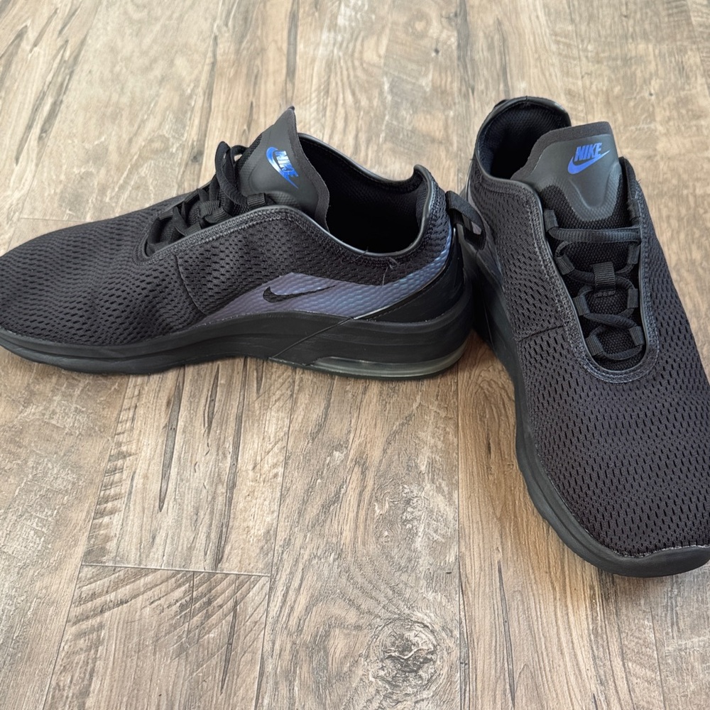 Nike Air - Men’s Sneakers in Black and Blue/Purple Detail - Size 10.5